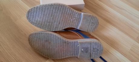 Oblek, nohavice, košeľa a topánky na 1. sv. p., 140