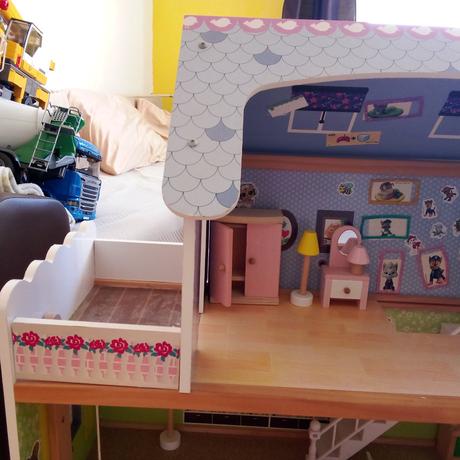 Veľký drevený domček pre bábiky,