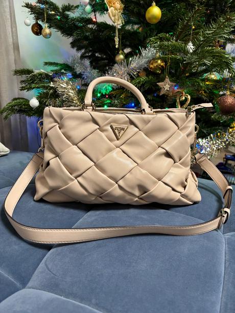 Kabelka guess, guess