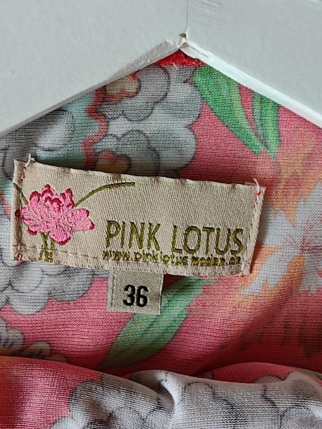 Pink lotus originál jedinečné krásne šaty, sugar pink,36
