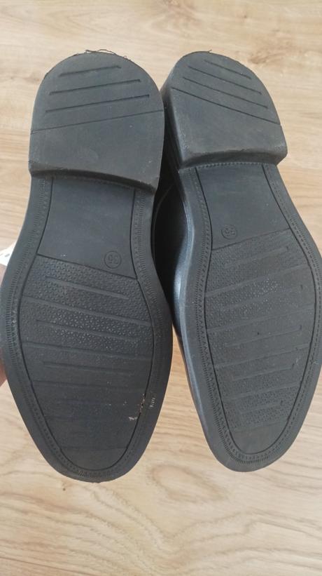 Pekné sviatočné topánky, 35