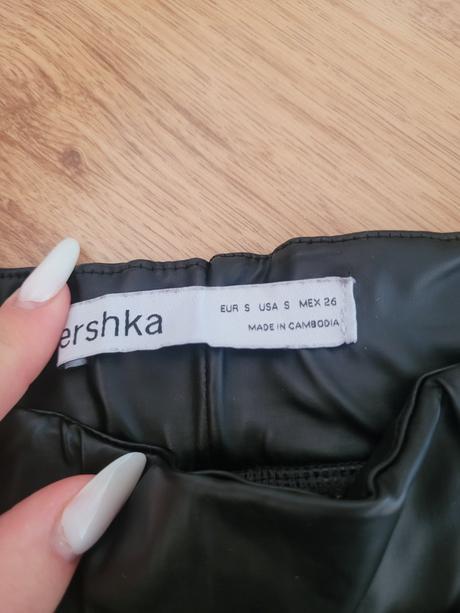 Koženkové legíny, bershka,s