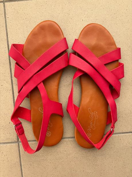 Cervenoruzove sandálky, 39