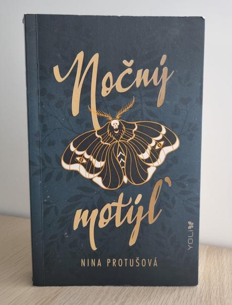 Nina protušová-nočný motýľ,