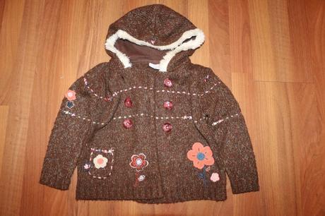 Svetrík s kvetinkami, next,110