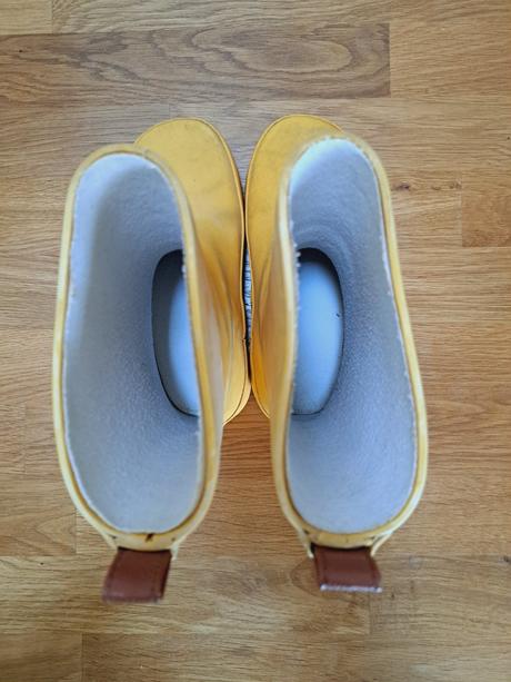 Darujem gumáky kuling, 30