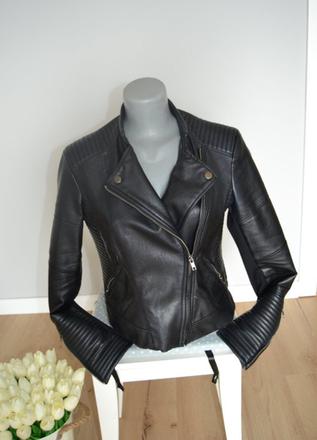 Štýlová dámska bunda čiernej farby s prešívaním, 38