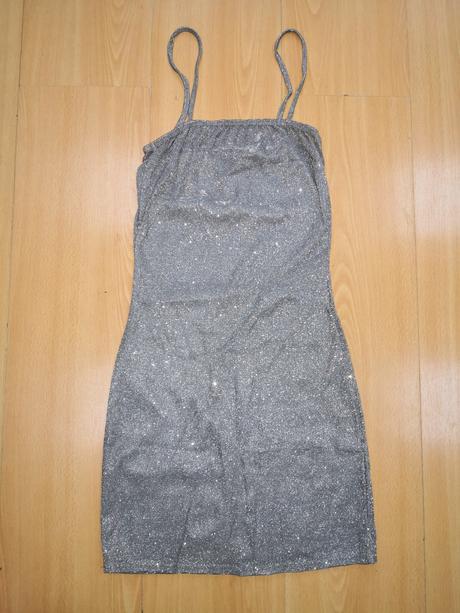 Strieborne saty zn. pretty little thing, 32