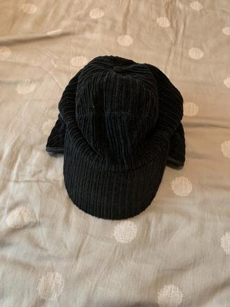 Teplá šiltovka, 54