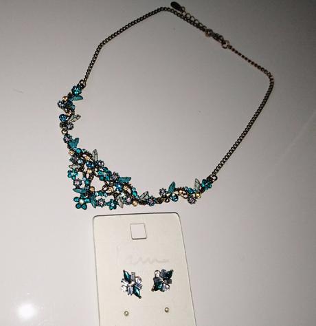 Náhrdelník a náušnice, 