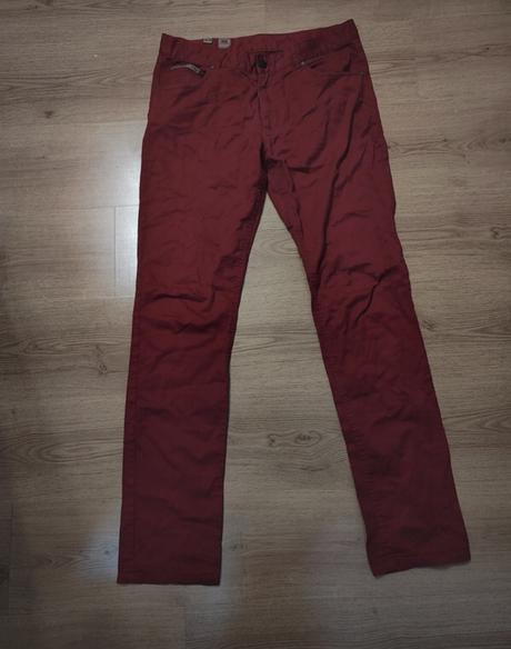 Červené nohavice, 34