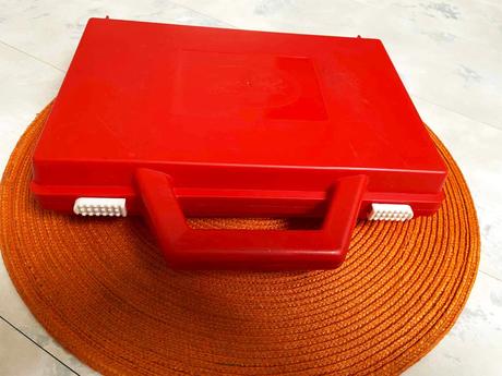 Plastový kufrík na výtvarnú, 