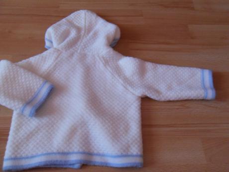 Svetrik pre dievc.na 12 mes. 4 eur, 80