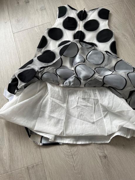 Spoločenské saty, 128