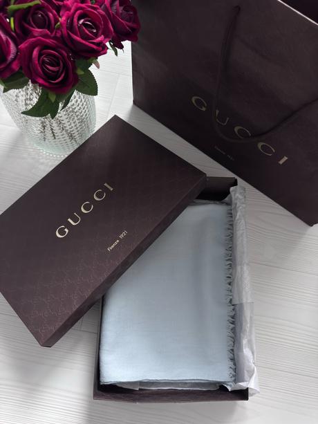 Gucci - modrý šál, 