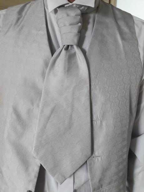 Oblek pre ženícha, 52