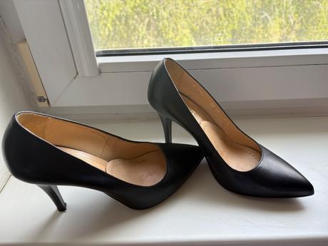 Čierne lodičky, 37