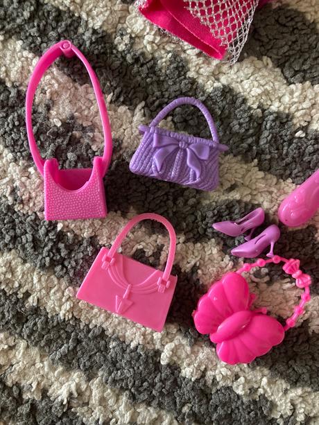 Šaty a doplnky pre barbie, 