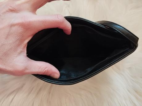 Malá čierna kabelka, 