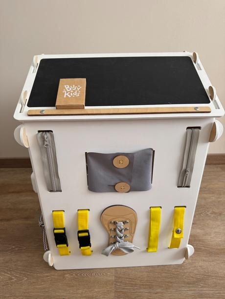 Montessori domček activity board,