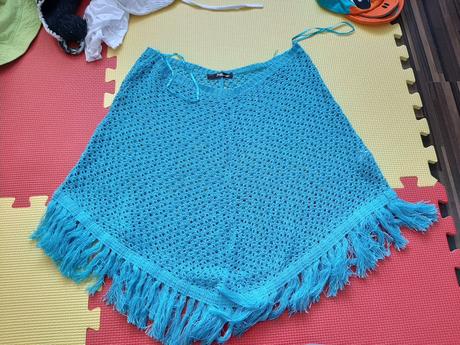 Hačkované pončo, atmosphere