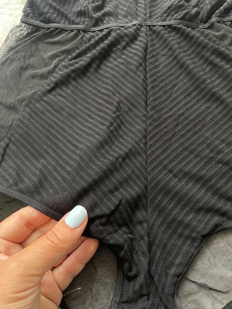 Cierne sietkovane body, l