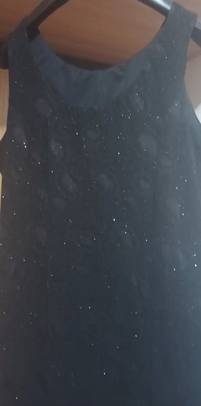 Čierne spoločenské šaty, 50