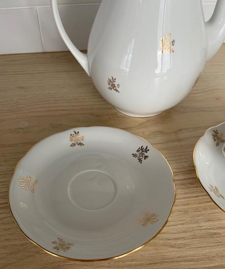 Bielo - zlatá porcelánová čajová súprava bohemia,