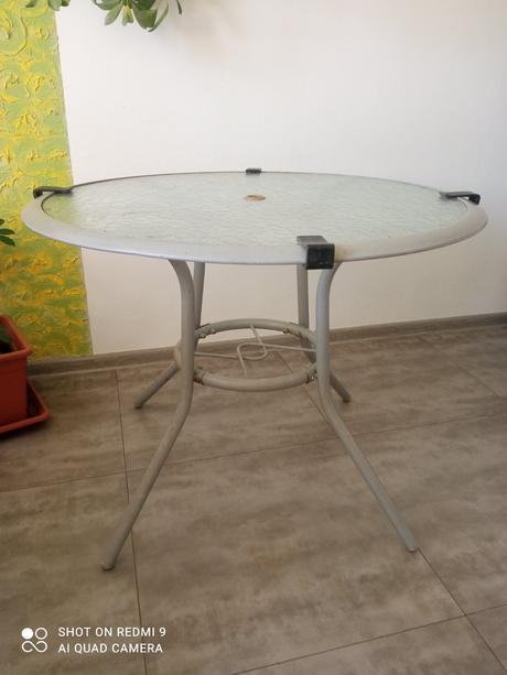 Stôl sklenený záhradný 93 cm, 