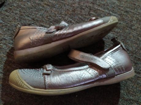 Topánky 33 s poštou, 33