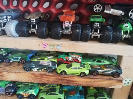 Ponúkam na predaj hot wheels, 