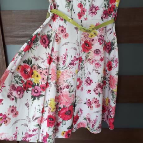 Kvetinové šaty, 36