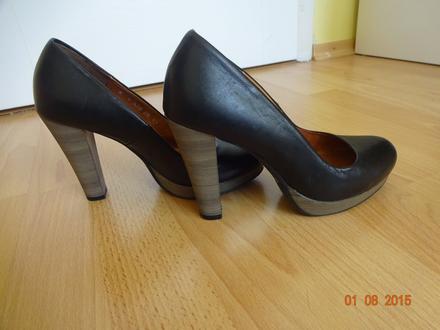 Kozenne lodicky na platforme, 35