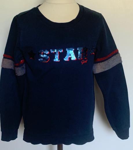 We mikina s nápisom star, 134