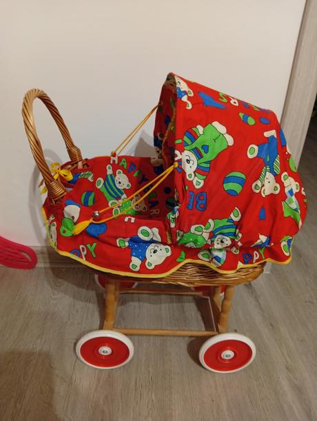 Prútený kočík pre bábiky,