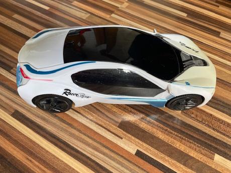 Plastové hrajúce auto, 