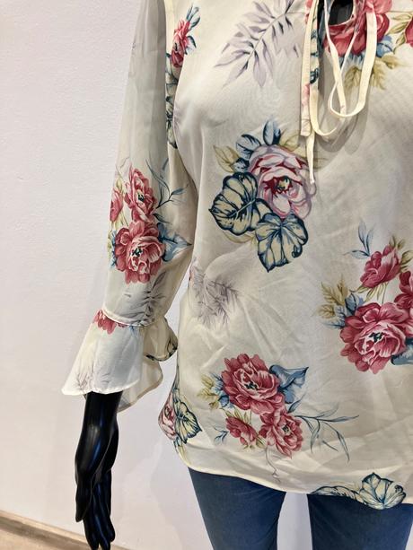 Dámska kvetovaná blúzka, s