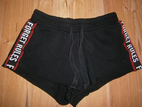 Kraťasy po 3 eur/ks, s