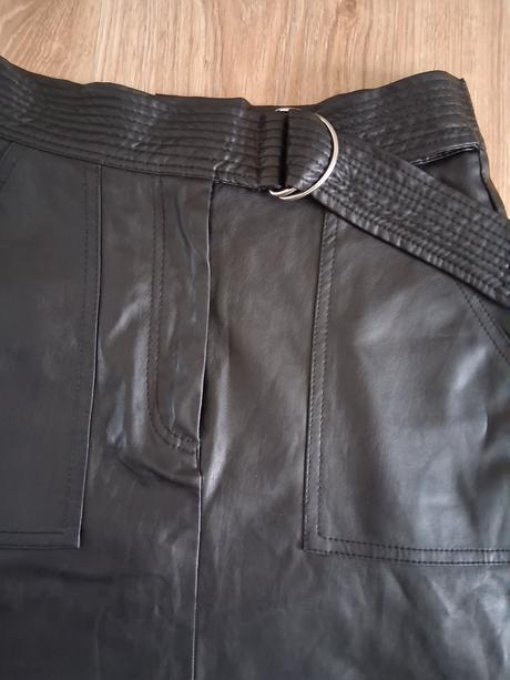 Koženková sukňa, bershka,s