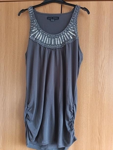 Šedé predĺžené tielko, gate,s