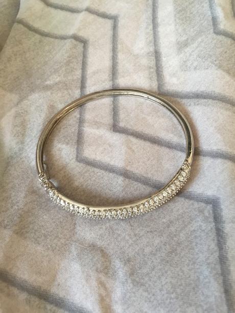 Mam na predaj naramok,