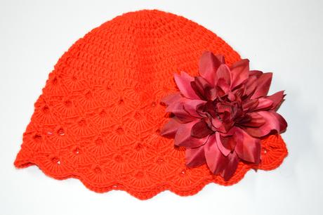 Ručná háčkovaná čiapočka s veľkým kvetom, 110