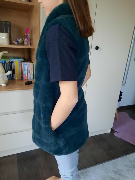 Kožušinova vesta, reserved,146