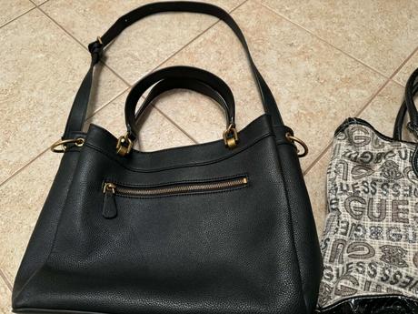 Dve kabelky guess, guess