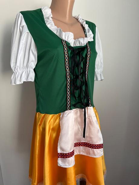 Krásny dievčenský kostým na fašiangy / karneval, 