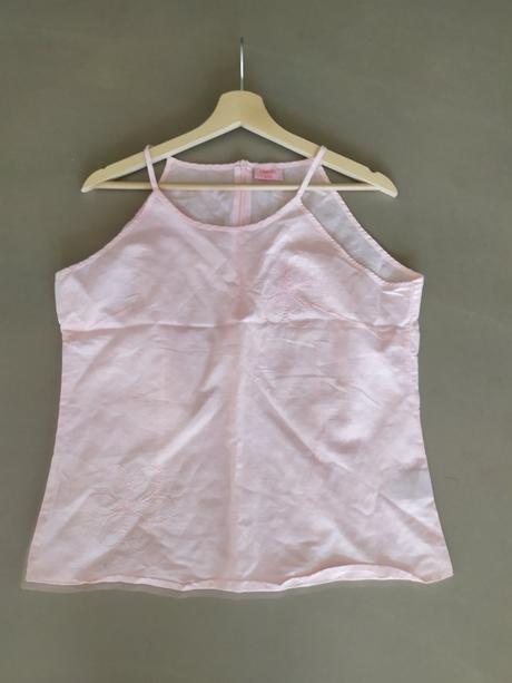 C 48 lanovy  topik pekny vysivany bol len na figur, l