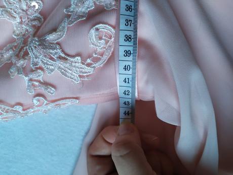 Spolocenske saty, 42