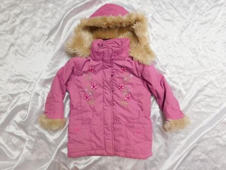 Pekna bunda s odonimatelnou kapucnou, 92