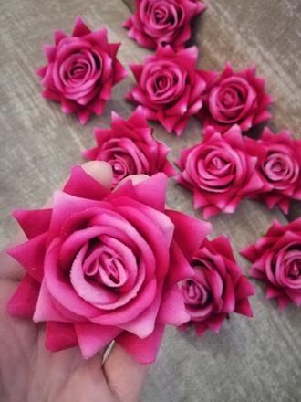 Semišové ruže 7cm cyklamenovo- biele,