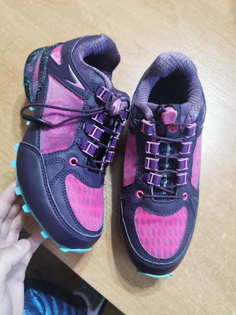 Turisticke topanky, 37